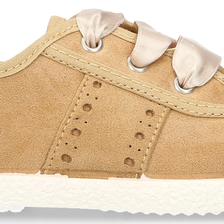 Nueva zapatilla MODA en lona serratex con lazos y picados.