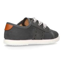Nueva zapatilla MODA en lona serratex con lazos y picados.