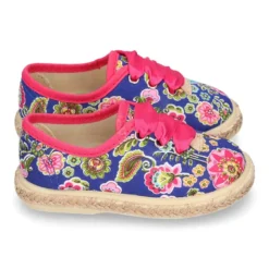 Nueva Zapatilla o bamba en lona con FLORES y lazo.