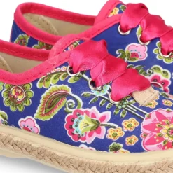 Nueva Zapatilla o bamba en lona con FLORES y lazo.