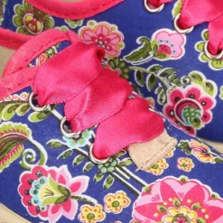 Nueva Zapatilla o bamba en lona con FLORES y lazo.