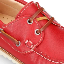 Náutico clásico niño piel con cordones y suela para primavera verano.