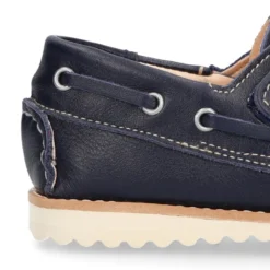 Náutico clásico niño piel sin cordones y suela para primavera verano.