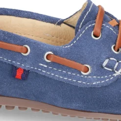 Náutico clásico PRIMAVERA con cordones suela tipo conductor para niños en piel serraje.