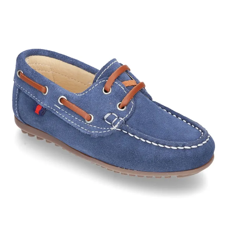 Náutico clásico PRIMAVERA con cordones suela tipo conductor para niños en piel serraje.