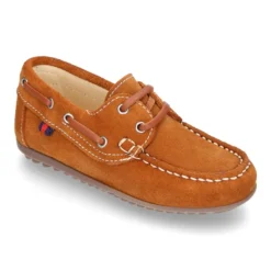 Náutico clásico PRIMAVERA con cordones suela tipo conductor para niños en piel serraje.