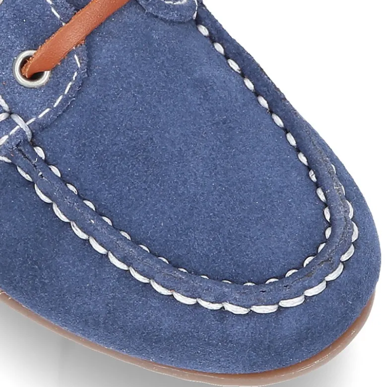 Náutico clásico PRIMAVERA con cordones suela tipo conductor para niños en piel serraje.