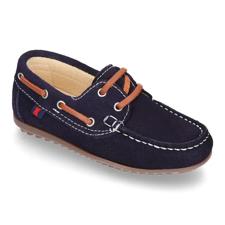 Náutico clásico PRIMAVERA con cordones suela tipo conductor para niños en piel serraje.