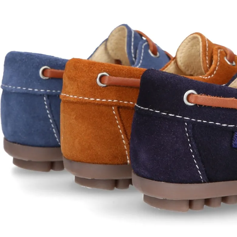 Náutico clásico PRIMAVERA con cordones suela tipo conductor para niños en piel serraje.