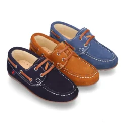 Náutico clásico PRIMAVERA con cordones suela tipo conductor para niños en piel serraje.