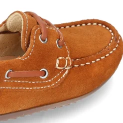 Náutico clásico PRIMAVERA con cordones suela tipo conductor para niños en piel serraje.