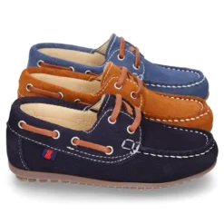 Náutico clásico PRIMAVERA con cordones suela tipo conductor para niños en piel serraje.