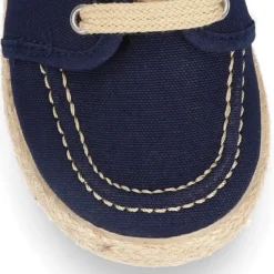 Náutico niño tipo Alpargata en lona con cordones.