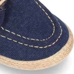 Náutico tipo Alpargata en lona lavada con cordones.