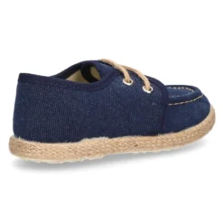 Náutico tipo Alpargata en lona lavada con cordones.