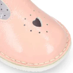 Pepito niños estilo VINTAGE con hebilla y picado en piel charol suave.