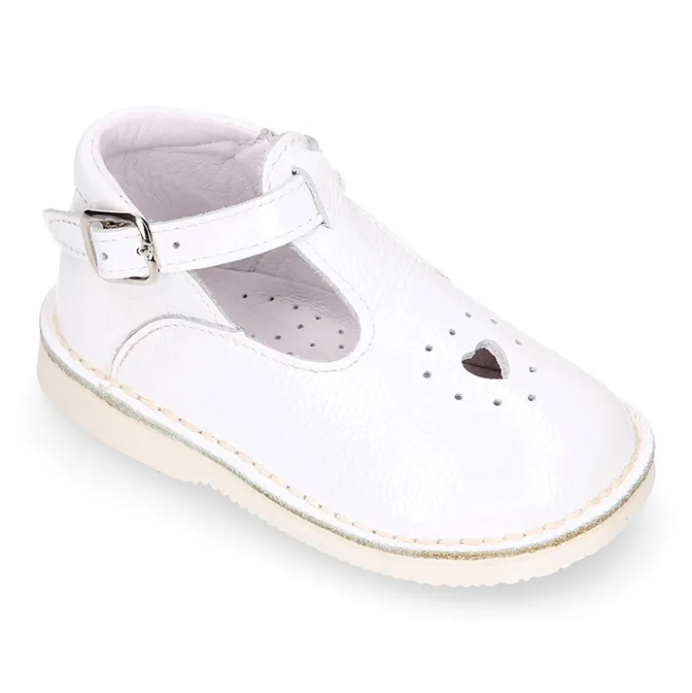Pepito niños estilo VINTAGE con hebilla y picado en piel charol suave.