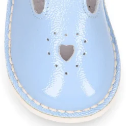 Pepito niños estilo VINTAGE con hebilla y picado en piel charol suave.