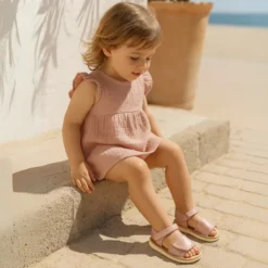 Sandalia BABY NIÑA tipo menorquina con doble cierre adherente en piel con brillos.