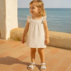 Sandalia BABY NIÑA tipo menorquina con doble cierre adherente en piel con brillos.
