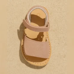 Sandalia BABY NIÑA tipo menorquina con doble cierre adherente en piel con brillos.
