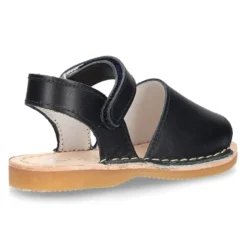 Sandalia Menorquina bebé en piel napa y suela super flexible.