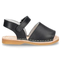 Sandalia Menorquina bebé en piel napa y suela super flexible.