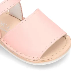 Sandalia Menorquina bebé en piel napa y suela super flexible.