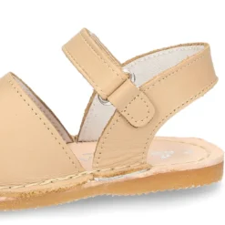 Sandalia Menorquina bebé en piel napa y suela super flexible.