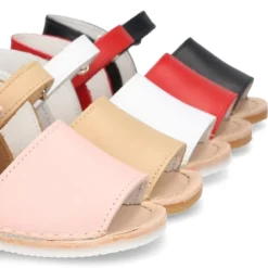 Sandalia Menorquina bebé en piel napa y suela super flexible.