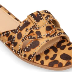 Sandalia mujer tipo zueco con diseño trenzado de leopardo
