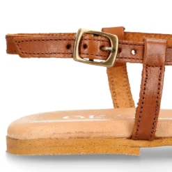 Sandalia Niña con diseño con tiras combinadas en piel vaquetilla.