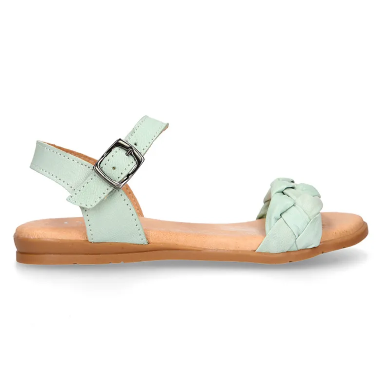 Sandalia Niña con diseño trenzado en piel suave en colores pastel.