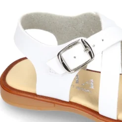 Sandalia Niña con hebilla en piel blanca con piel espejo ORO.