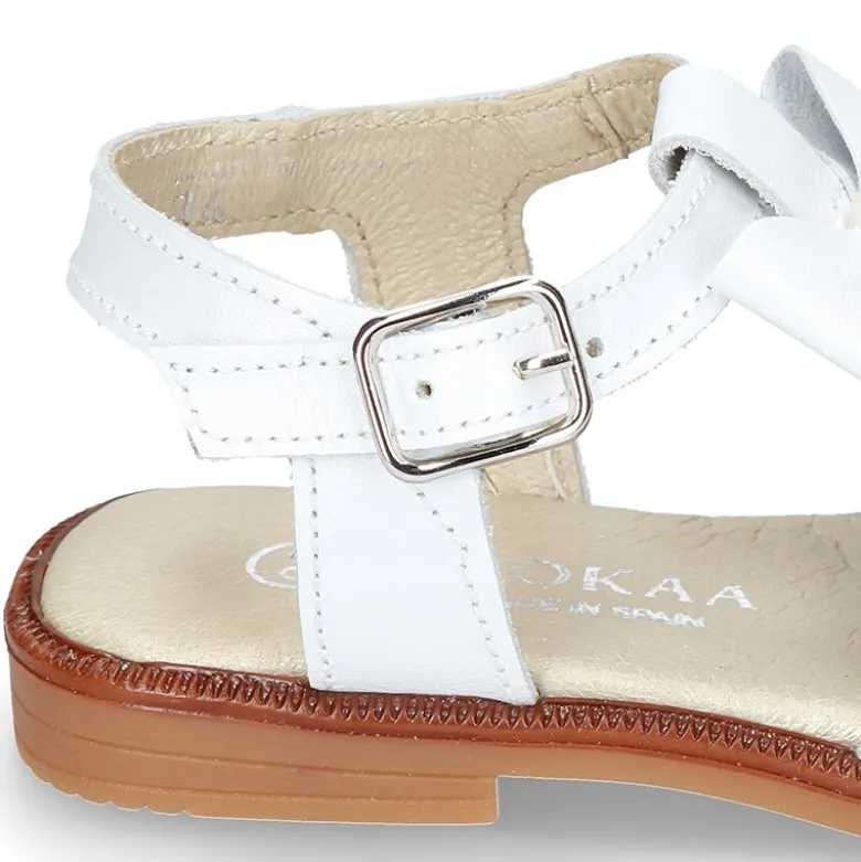 Sandalia Niña en color BLANCO con lazo grande central y diseño con perlas en piel Napa.
