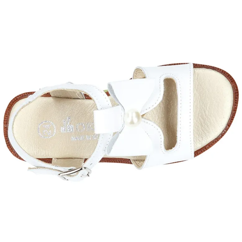 Sandalia Niña en color BLANCO con lazo grande central y diseño con perlas en piel Napa.