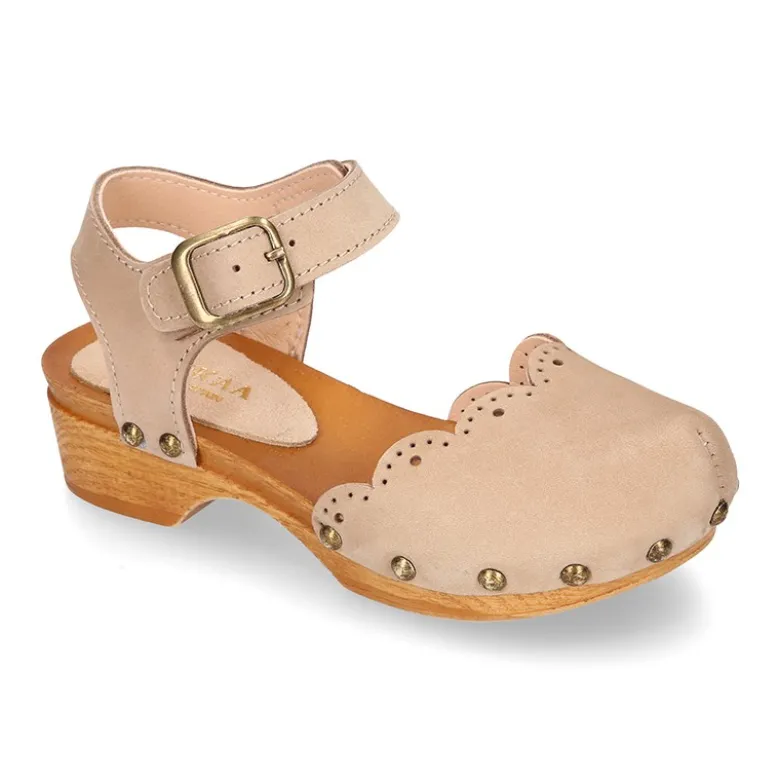 Sandalia Niña Mayor tipo ZUECO de madera con ONDAS en piel Nobuck.