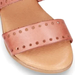 Sandalia Niña Mayor vestir dos tiras con diseño troquelado en piel.