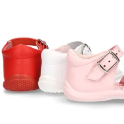 Sandalia Niña peque en piel lavable con tiras cruzadas, FLOR y suela SUPER FLEXIBLE.