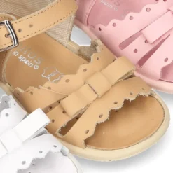 Sandalia Niña peque en piel lavable con lazo y suela SUPER FLEXIBLE.