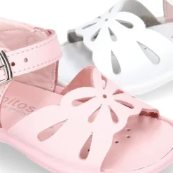 Sandalia Niña peque en piel lavable con diseño mariposa y suela SUPER FLEXIBLE.