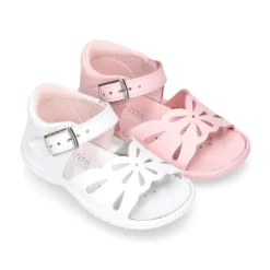 Sandalia Niña peque en piel lavable con diseño mariposa y suela SUPER FLEXIBLE.