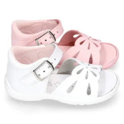 Sandalia Niña peque en piel lavable con diseño mariposa y suela SUPER FLEXIBLE.