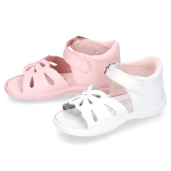 Sandalia Niña peque en piel lavable con diseño mariposa y suela SUPER FLEXIBLE.