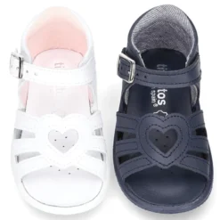 Sandalia Niña peque en piel lavable con corazón y suela SUPER FLEXIBLE.