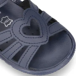 Sandalia Niña peque en piel lavable con corazón y suela SUPER FLEXIBLE.