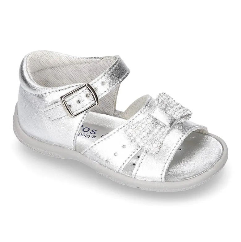 Sandalia Niña peque en piel metalizada con LAZO y suela SUPER FLEXIBLE.