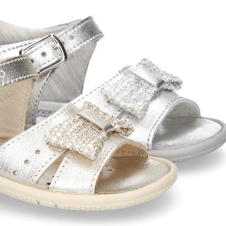 Sandalia Niña peque en piel metalizada con LAZO y suela SUPER FLEXIBLE.