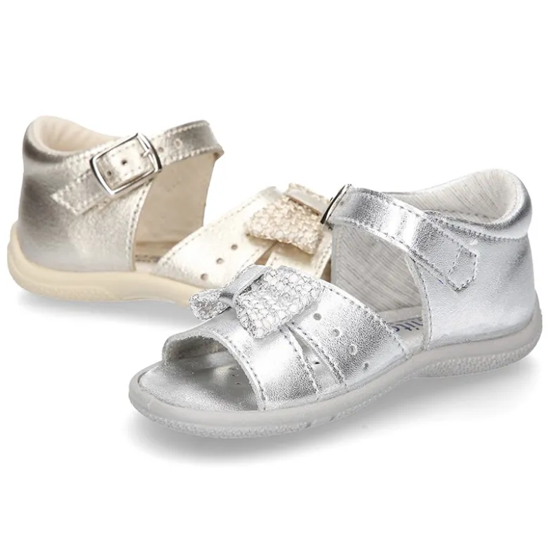 Sandalia Niña peque en piel metalizada con LAZO y suela SUPER FLEXIBLE.