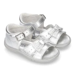 Sandalia Niña peque en piel metalizada con LAZO y suela SUPER FLEXIBLE.